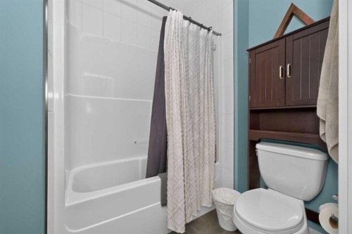 244 Mahogany Bay Se, Calgary, AB - Indoor Photo Showing Bathroom