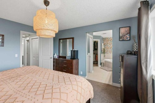 69 Everhollow Avenue Sw, Calgary, AB - Indoor Photo Showing Bedroom