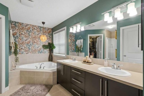69 Everhollow Avenue Sw, Calgary, AB - Indoor Photo Showing Bathroom