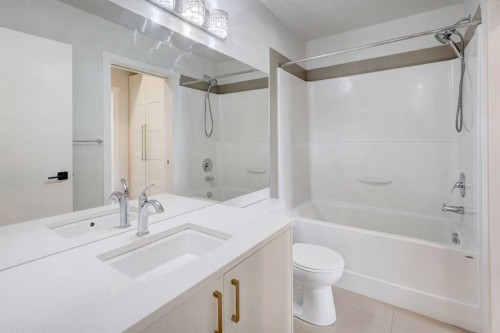 110-214 Sherwood Square Nw, Calgary, AB - Indoor Photo Showing Bathroom