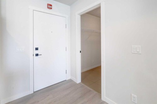 110-214 Sherwood Square Nw, Calgary, AB - Indoor Photo Showing Other Room