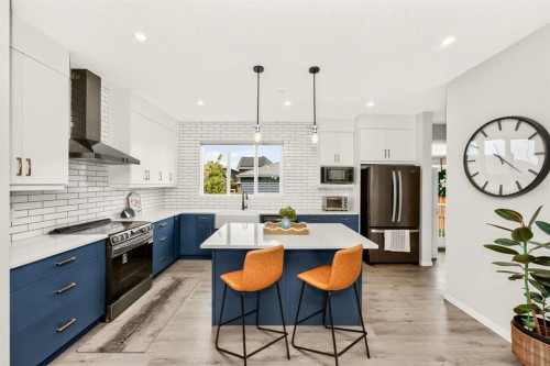 23 Lucas Boulevard Nw, Calgary, AB - Indoor Photo Showing Kitchen With Upgraded Kitchen