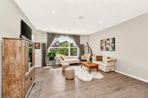 23 Lucas Boulevard Nw, Calgary, AB - Indoor Photo Showing Living Room