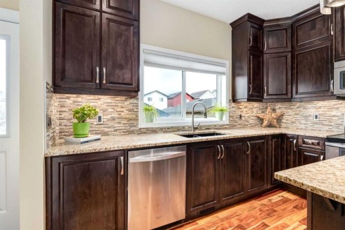 2620 Reunion Square Nw, Airdrie, AB - Indoor Photo Showing Kitchen With Upgraded Kitchen