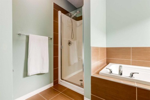 2620 Reunion Square Nw, Airdrie, AB - Indoor Photo Showing Bathroom