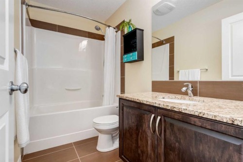 2620 Reunion Square Nw, Airdrie, AB - Indoor Photo Showing Bathroom