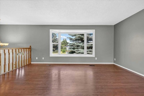 4711 Montana Drive Nw, Calgary, AB - Indoor Photo Showing Other Room