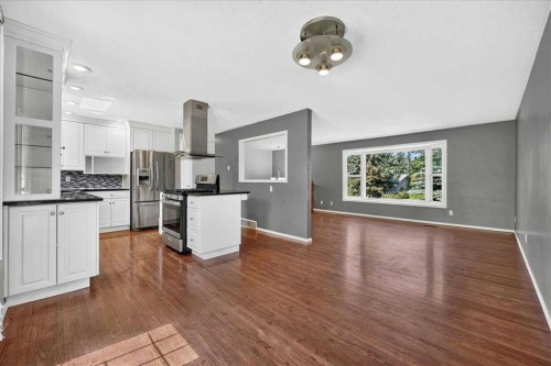 4711 Montana Drive Nw, Calgary, AB - Indoor Photo Showing Kitchen
