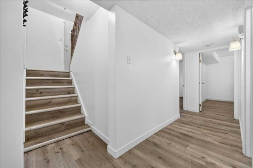 4711 Montana Drive Nw, Calgary, AB - Indoor Photo Showing Other Room