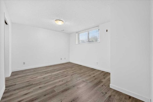 4711 Montana Drive Nw, Calgary, AB - Indoor Photo Showing Other Room