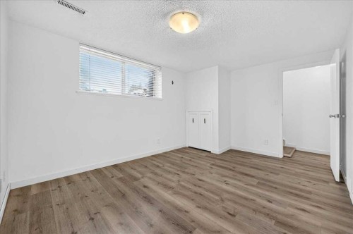 4711 Montana Drive Nw, Calgary, AB - Indoor Photo Showing Other Room