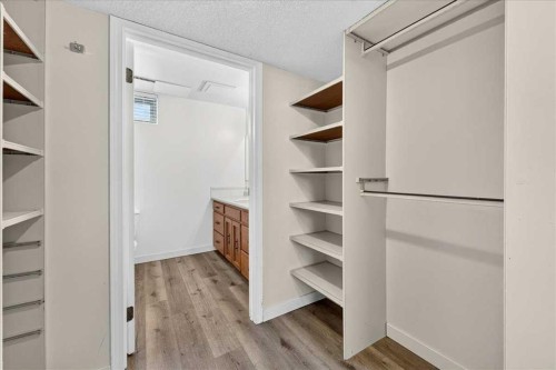 4711 Montana Drive Nw, Calgary, AB - Indoor With Storage