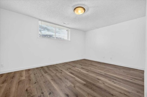 4711 Montana Drive Nw, Calgary, AB - Indoor Photo Showing Other Room