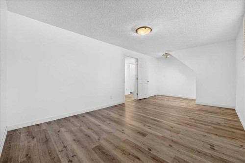 4711 Montana Drive Nw, Calgary, AB - Indoor Photo Showing Other Room