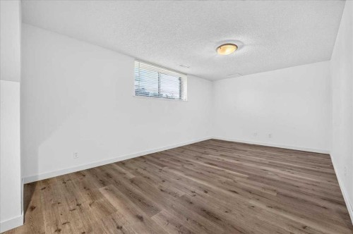 4711 Montana Drive Nw, Calgary, AB - Indoor Photo Showing Other Room