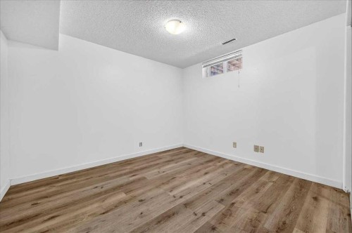 4711 Montana Drive Nw, Calgary, AB - Indoor Photo Showing Other Room