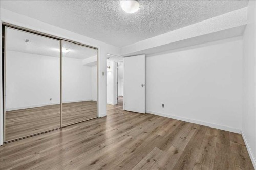 4711 Montana Drive Nw, Calgary, AB - Indoor Photo Showing Other Room