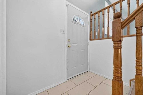 4711 Montana Drive Nw, Calgary, AB - Indoor Photo Showing Other Room