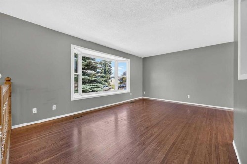 4711 Montana Drive Nw, Calgary, AB - Indoor Photo Showing Other Room