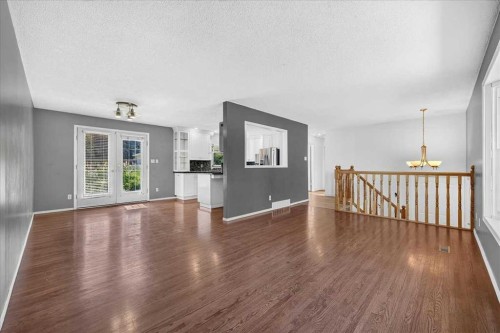 4711 Montana Drive Nw, Calgary, AB - Indoor Photo Showing Other Room