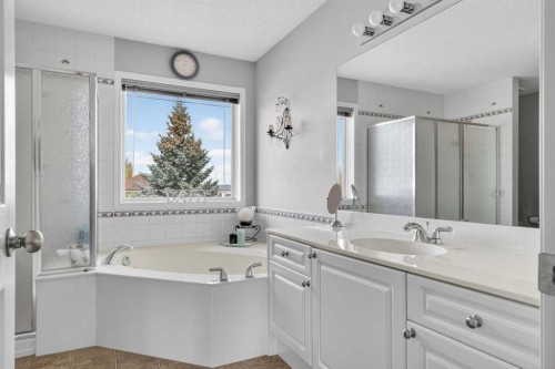 112 Valley Stream Close Nw, Calgary, AB - Indoor Photo Showing Bathroom