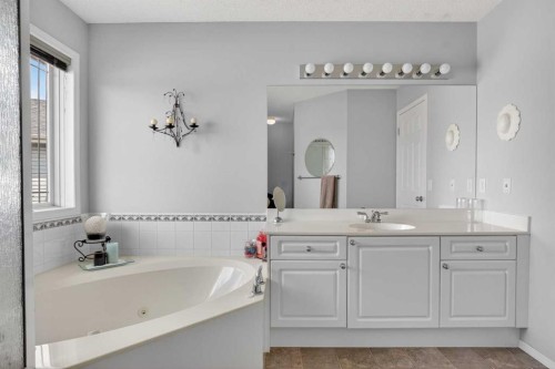 112 Valley Stream Close Nw, Calgary, AB - Indoor Photo Showing Bathroom