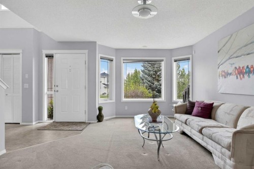 112 Valley Stream Close Nw, Calgary, AB - Indoor Photo Showing Living Room