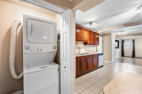 206-2010 35 Avenue Sw, Calgary, AB - Indoor Photo Showing Laundry Room