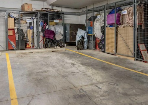 311-30 Sage Hill Nw, Calgary, AB - Indoor Photo Showing Garage