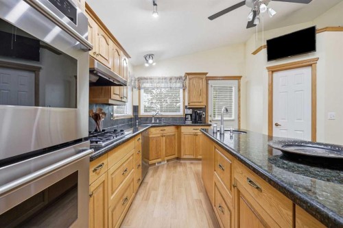 535 Cimarron Point, Okotoks, AB - Indoor Photo Showing Kitchen