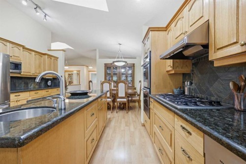 535 Cimarron Point, Okotoks, AB - Indoor Photo Showing Kitchen With Upgraded Kitchen