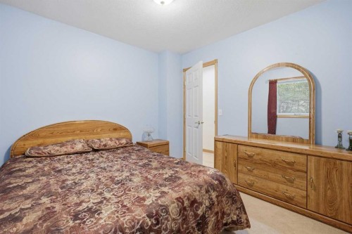 535 Cimarron Point, Okotoks, AB - Indoor Photo Showing Bedroom