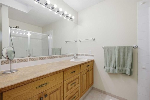 535 Cimarron Point, Okotoks, AB - Indoor Photo Showing Bathroom