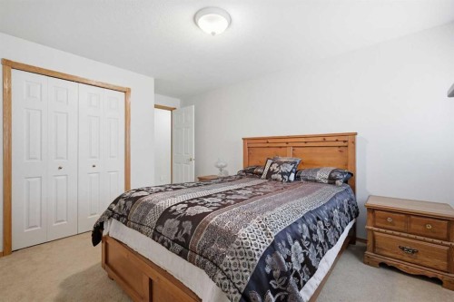 535 Cimarron Point, Okotoks, AB - Indoor Photo Showing Bedroom