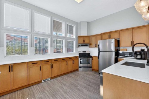 303-70 Royal Oak Plaza Nw, Calgary, AB - Indoor Photo Showing Kitchen