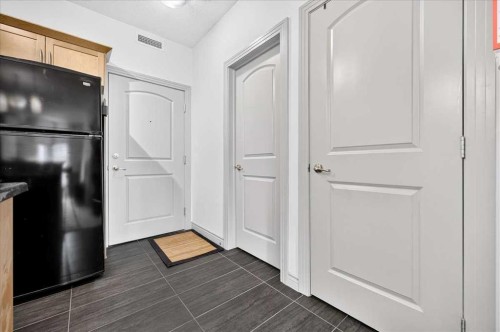 303-70 Royal Oak Plaza Nw, Calgary, AB - Indoor Photo Showing Other Room