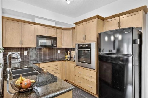 303-70 Royal Oak Plaza Nw, Calgary, AB - Indoor Photo Showing Kitchen With Double Sink