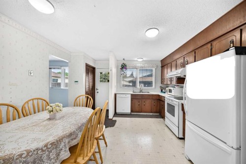 11 Rundlemere Place Ne, Calgary, AB - Indoor