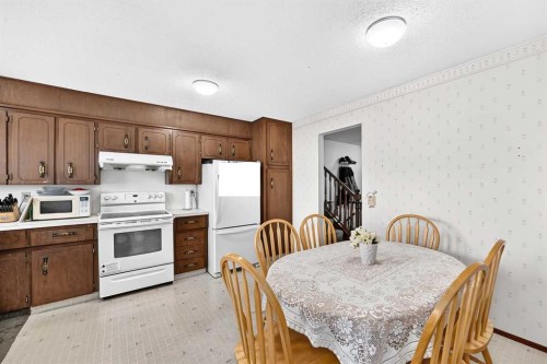 11 Rundlemere Place Ne, Calgary, AB - Indoor Photo Showing Kitchen