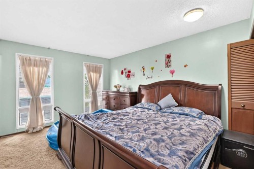 11 Rundlemere Place Ne, Calgary, AB - Indoor Photo Showing Bedroom