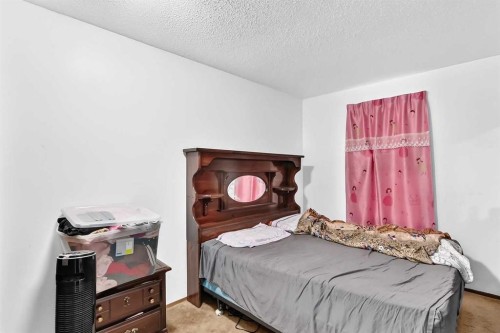 11 Rundlemere Place Ne, Calgary, AB - Indoor Photo Showing Bedroom