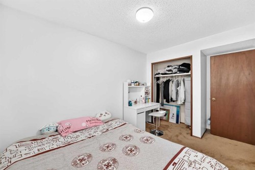 11 Rundlemere Place Ne, Calgary, AB - Indoor Photo Showing Bedroom