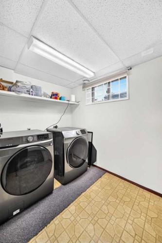 11 Rundlemere Place Ne, Calgary, AB - Indoor Photo Showing Laundry Room