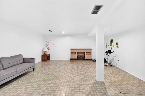 11 Rundlemere Place Ne, Calgary, AB - Indoor