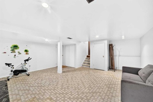 11 Rundlemere Place Ne, Calgary, AB - Indoor
