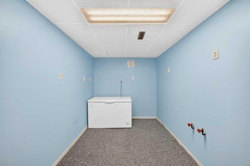 11 Rundlemere Place Ne, Calgary, AB - Indoor Photo Showing Other Room