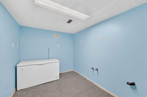 11 Rundlemere Place Ne, Calgary, AB - Indoor Photo Showing Other Room