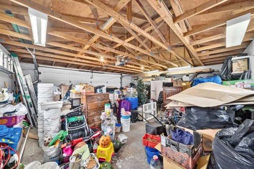 11 Rundlemere Place Ne, Calgary, AB - Indoor Photo Showing Other Room