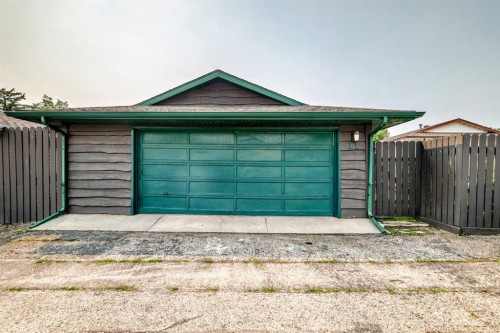 11 Rundlemere Place Ne, Calgary, AB - Outdoor