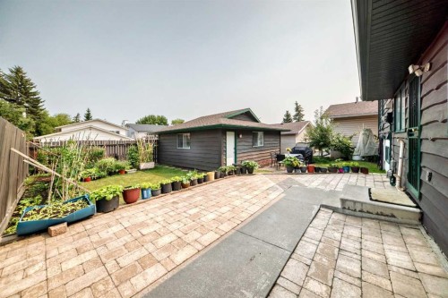 11 Rundlemere Place Ne, Calgary, AB - Outdoor With Exterior